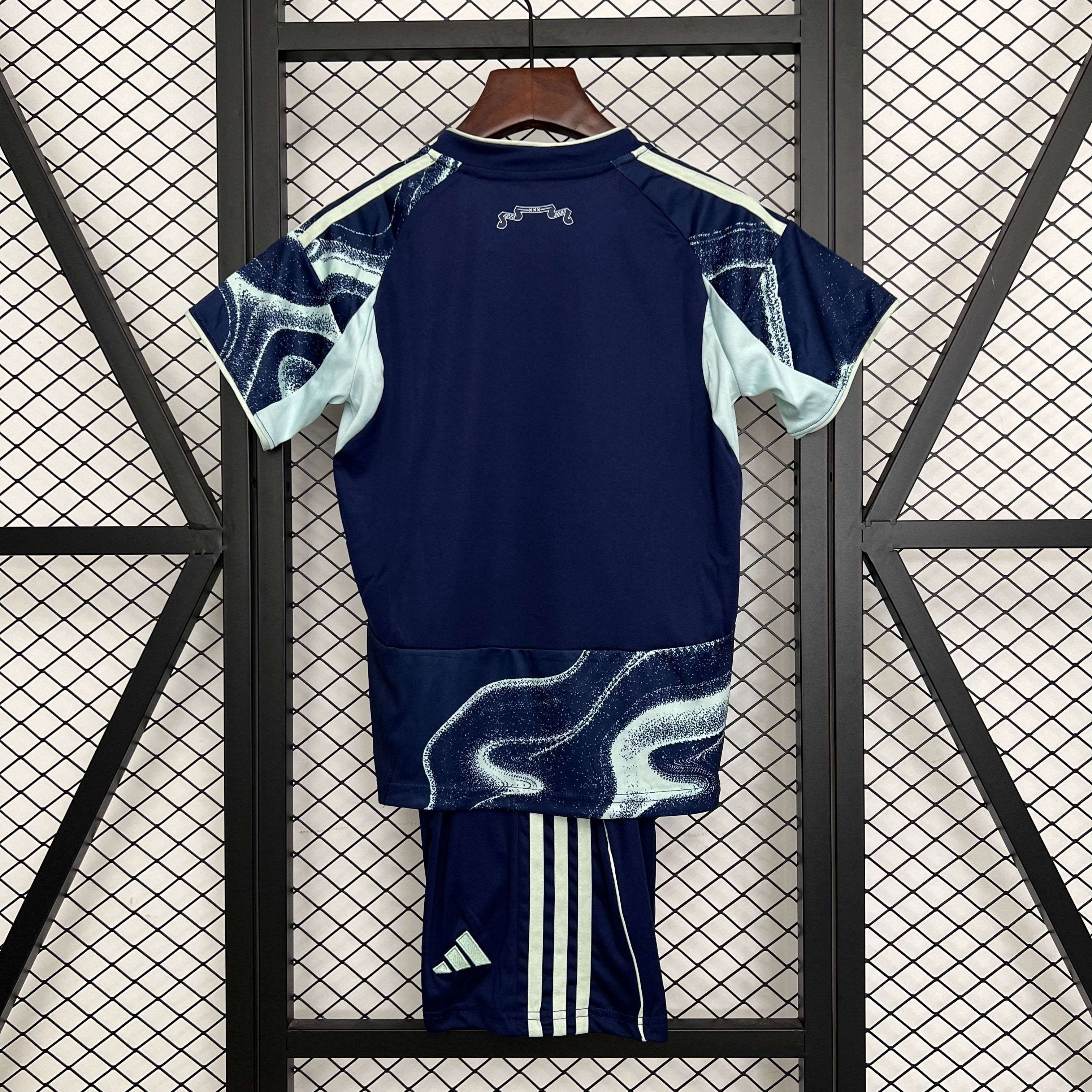 25/26 Kids Ajax away Size: 16-28