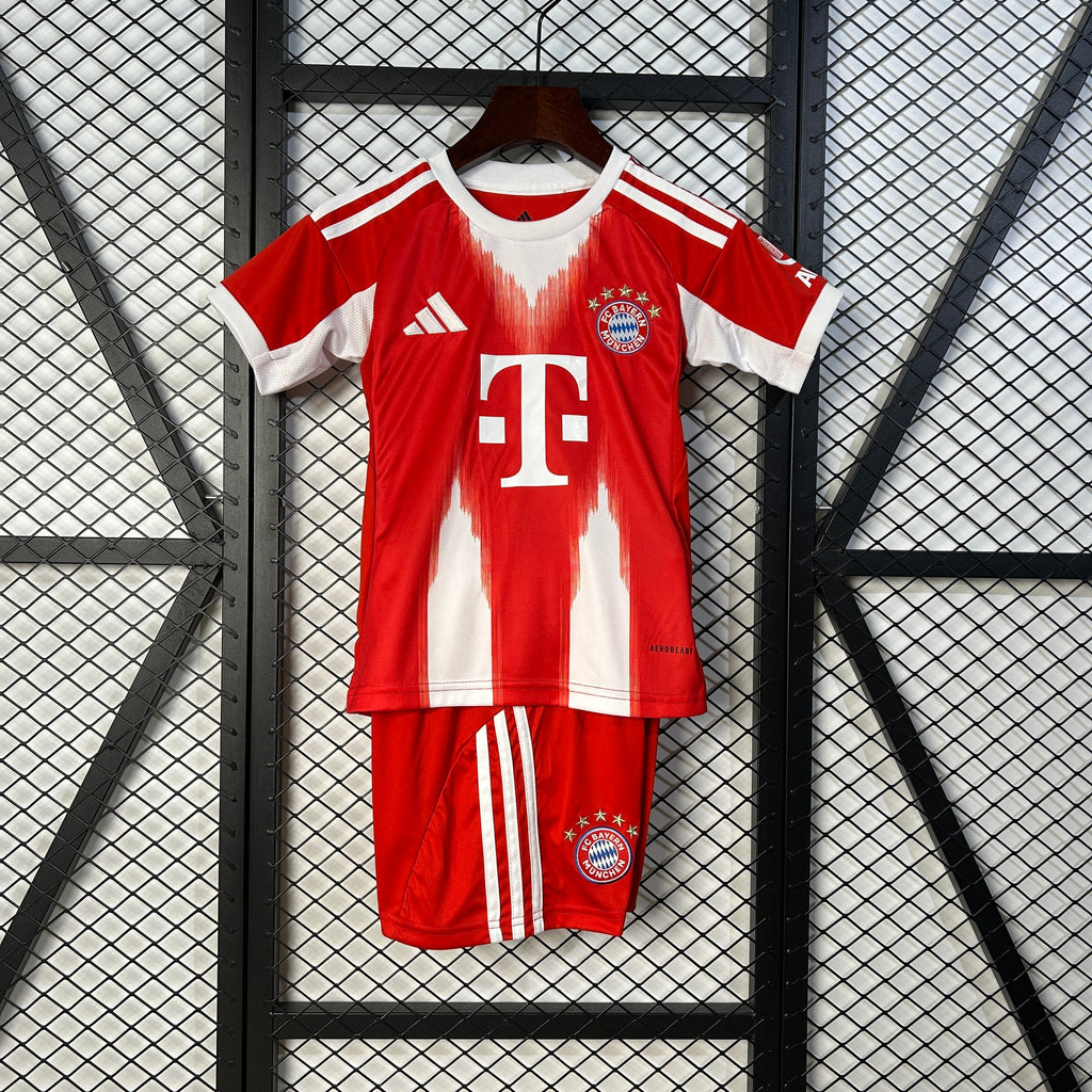 25/26 kids Bayern Munich home size: 16-28