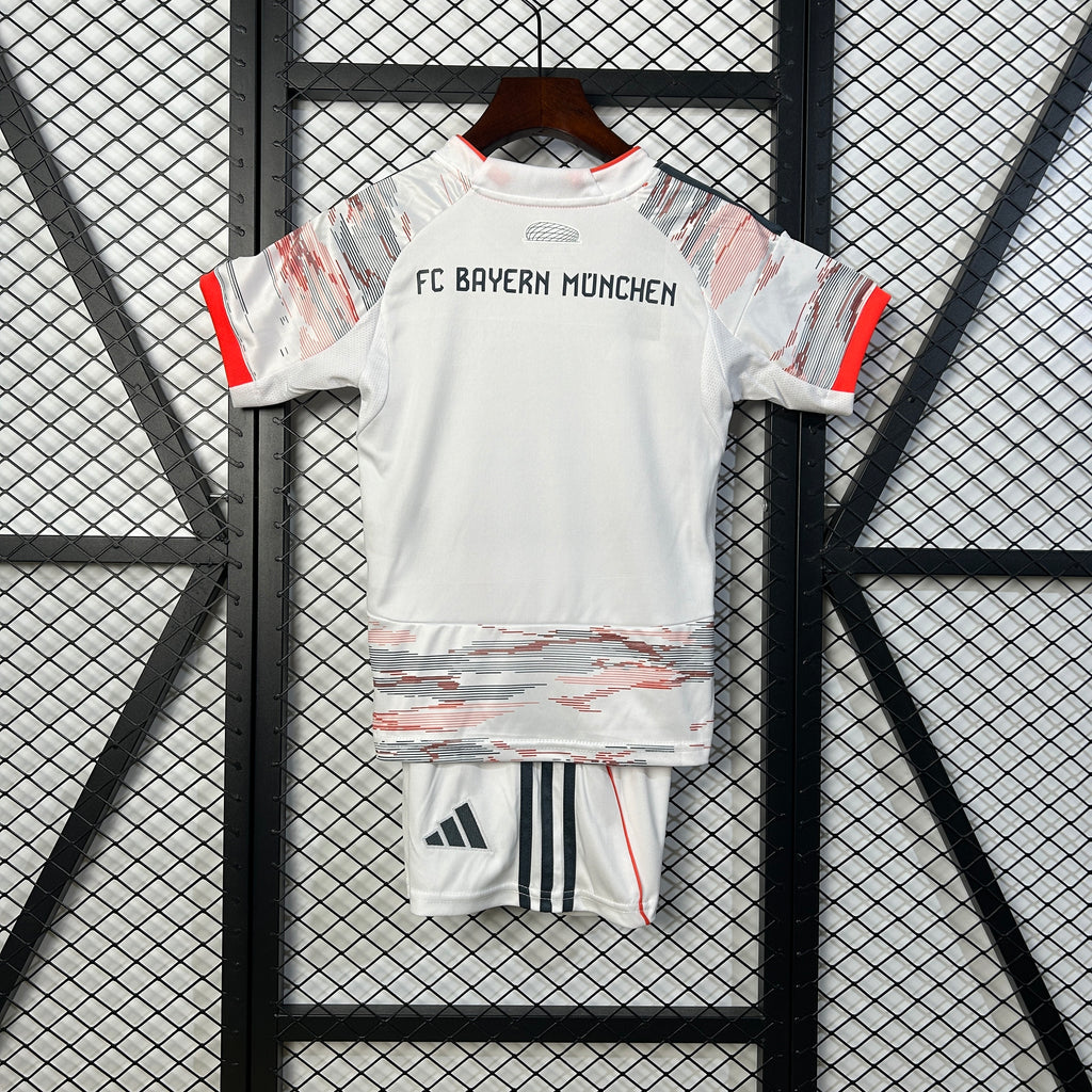 25/26 kids Bayern Munich Away size: 16-28