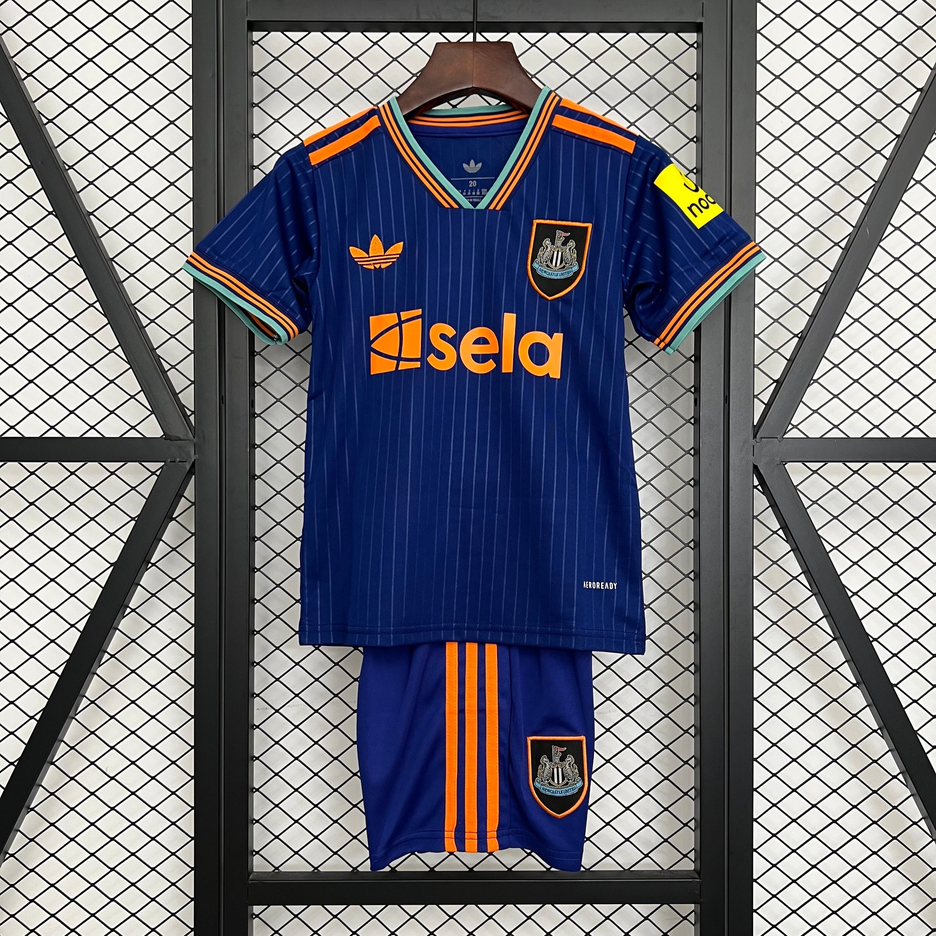25/26 Kids Newcastle United third away Size: 16-28