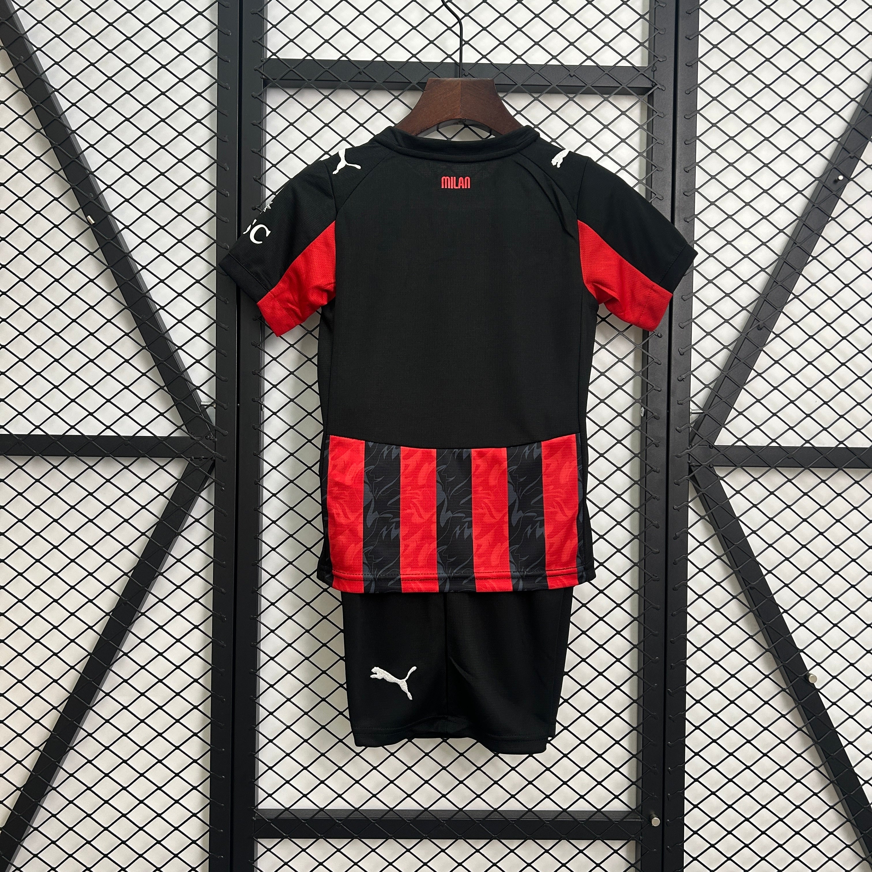25/26 kids AC Milan home size: 16-28