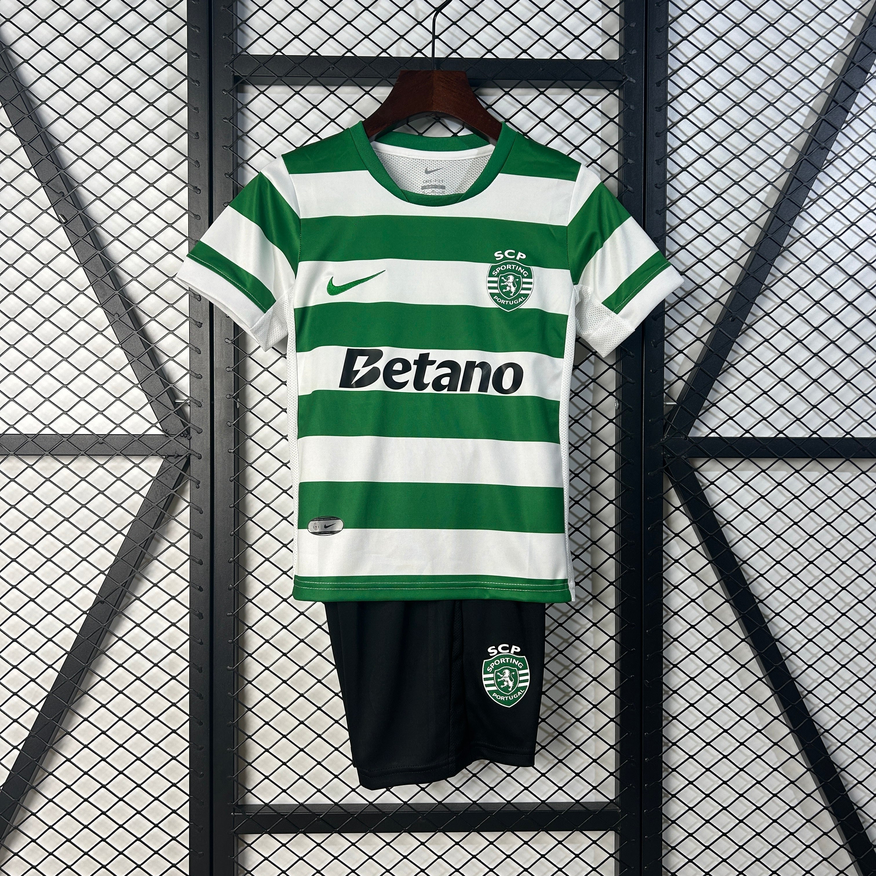 25/26 Kids Sporting Lisbon Home Size: 16-28