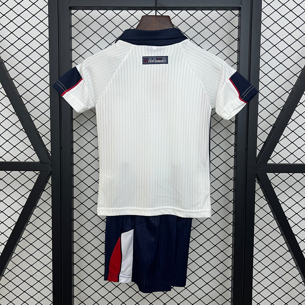 kids England 1998 home size: 16-28
