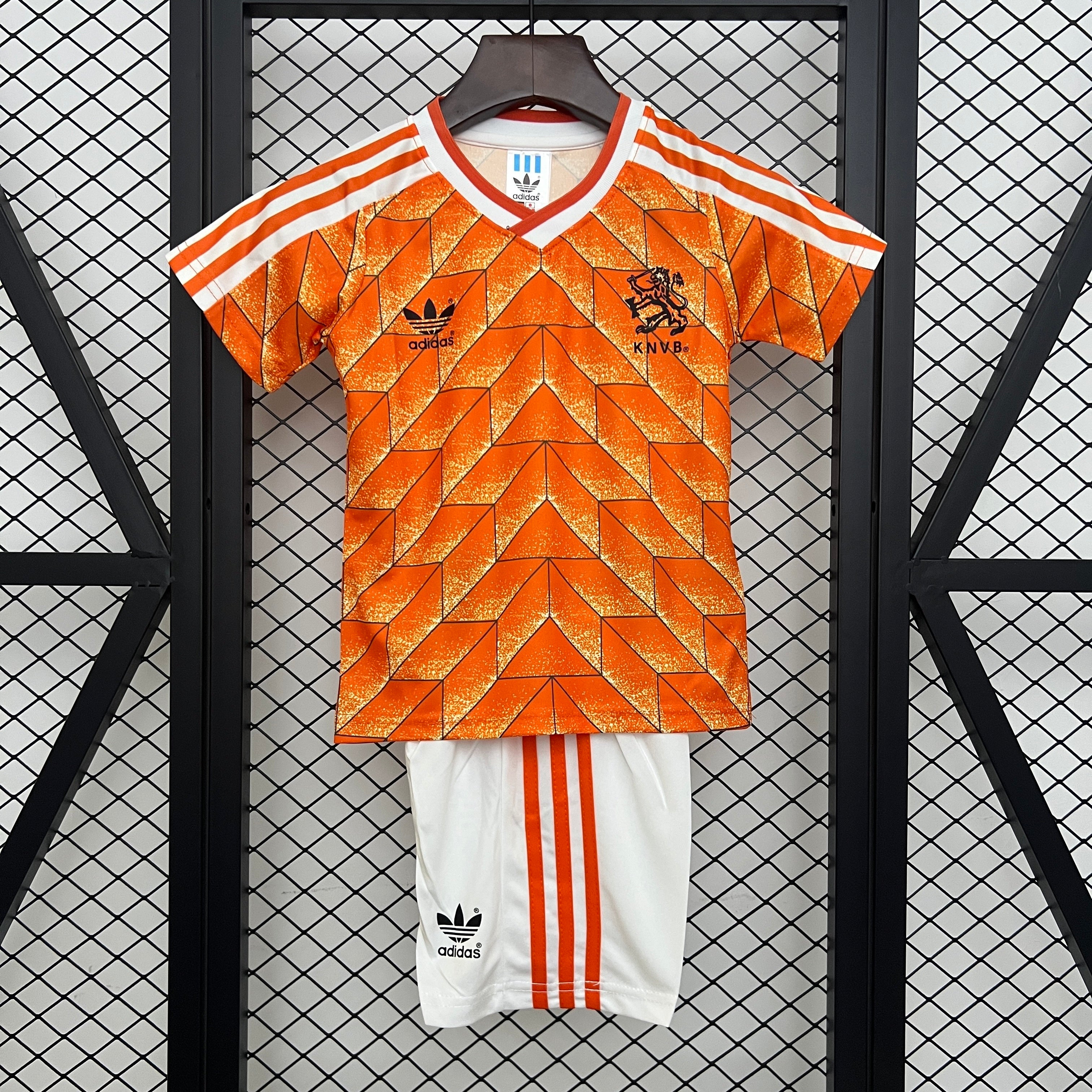 kids Netherlands 1988 home size: 16-28