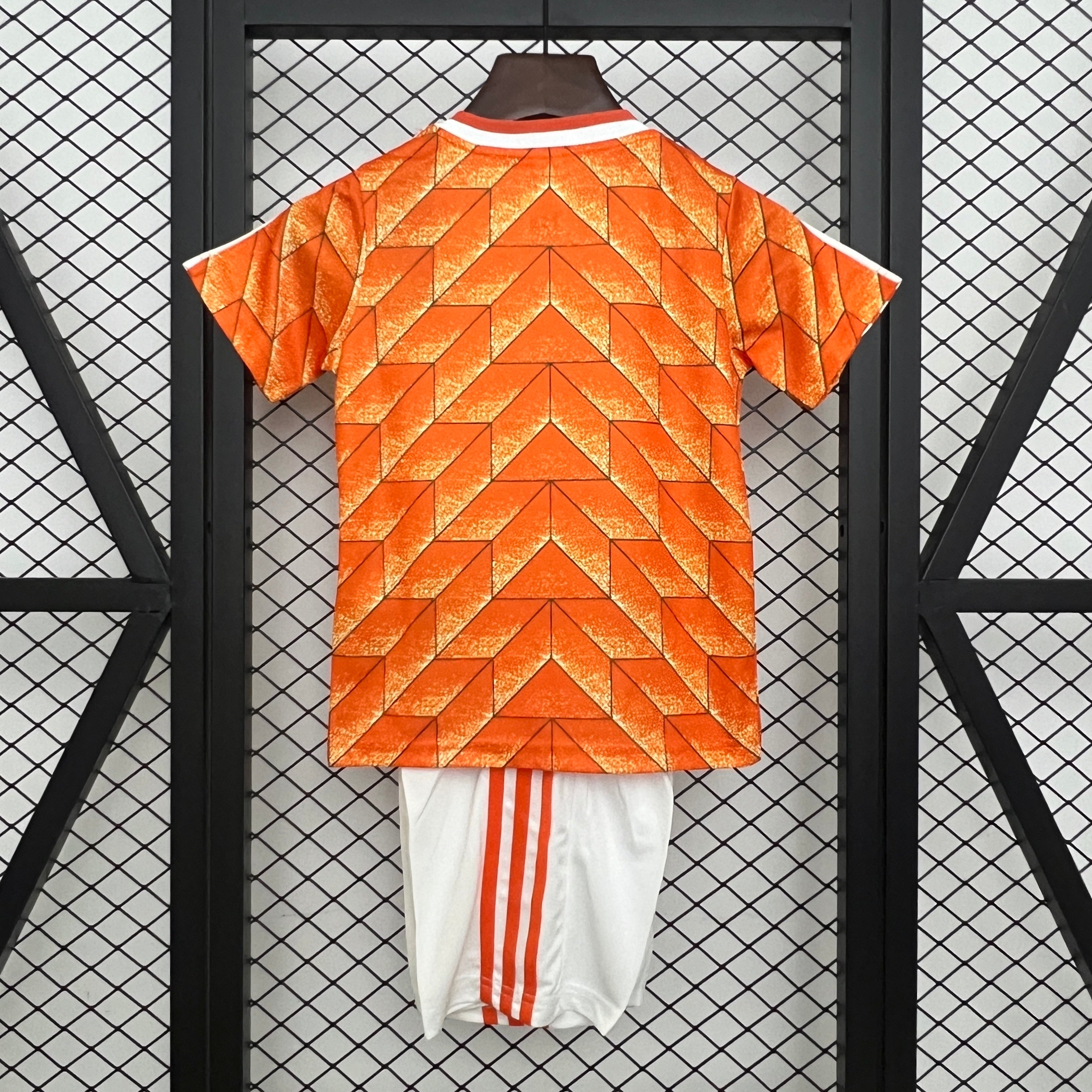 kids Netherlands 1988 home size: 16-28