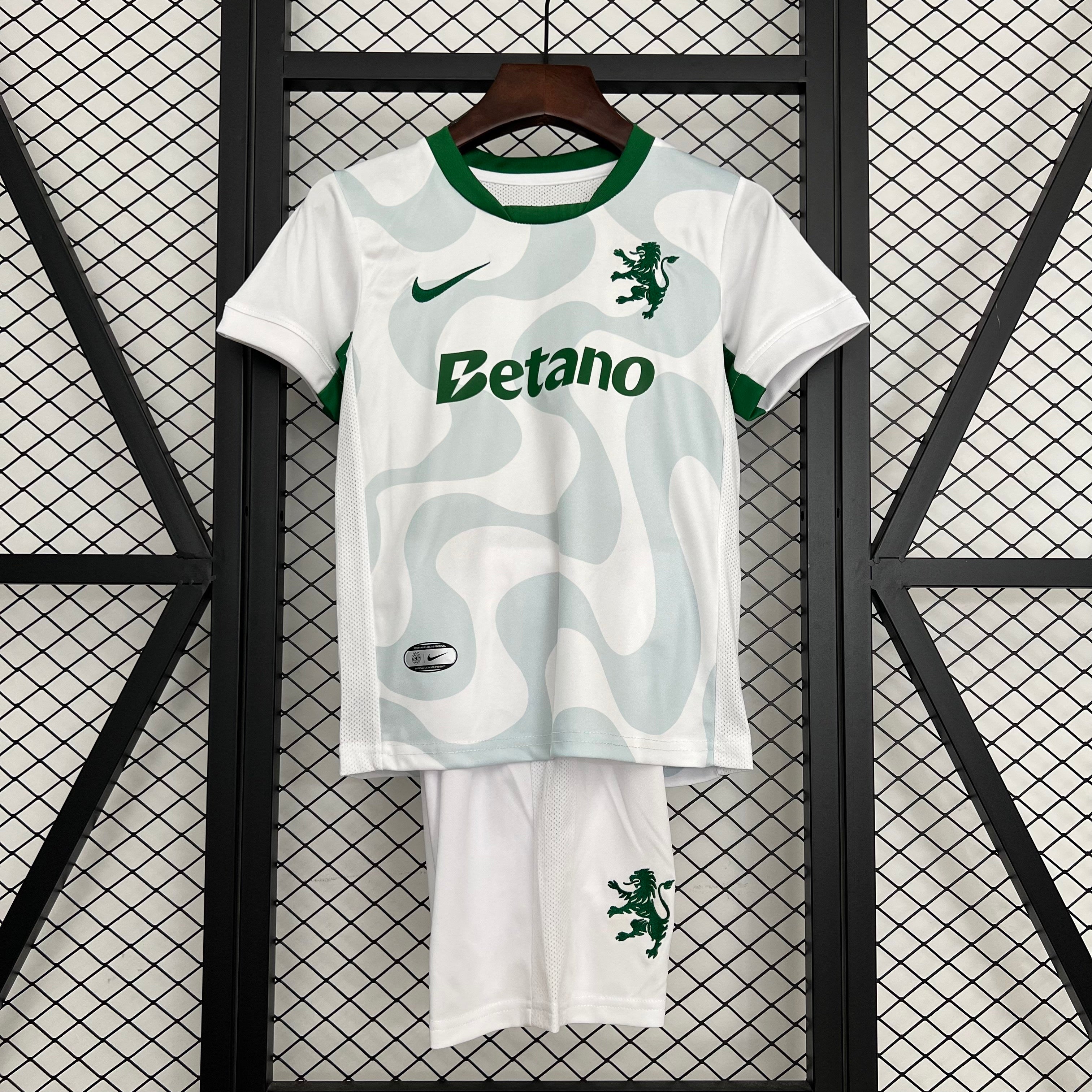 25/26 Kids Sporting Lisbon Third Away Size: 16-28
