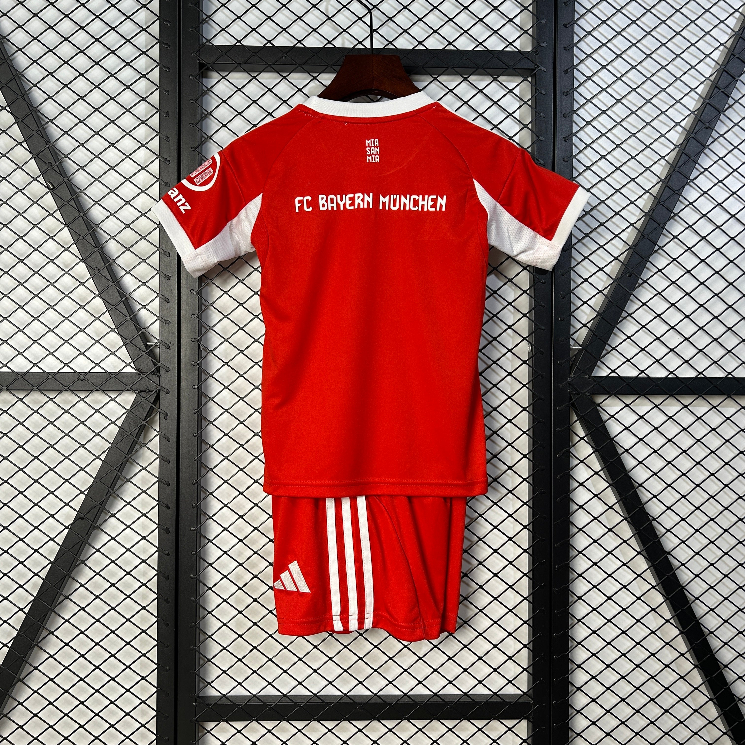 25/26 kids Bayern Munich home size: 16-28