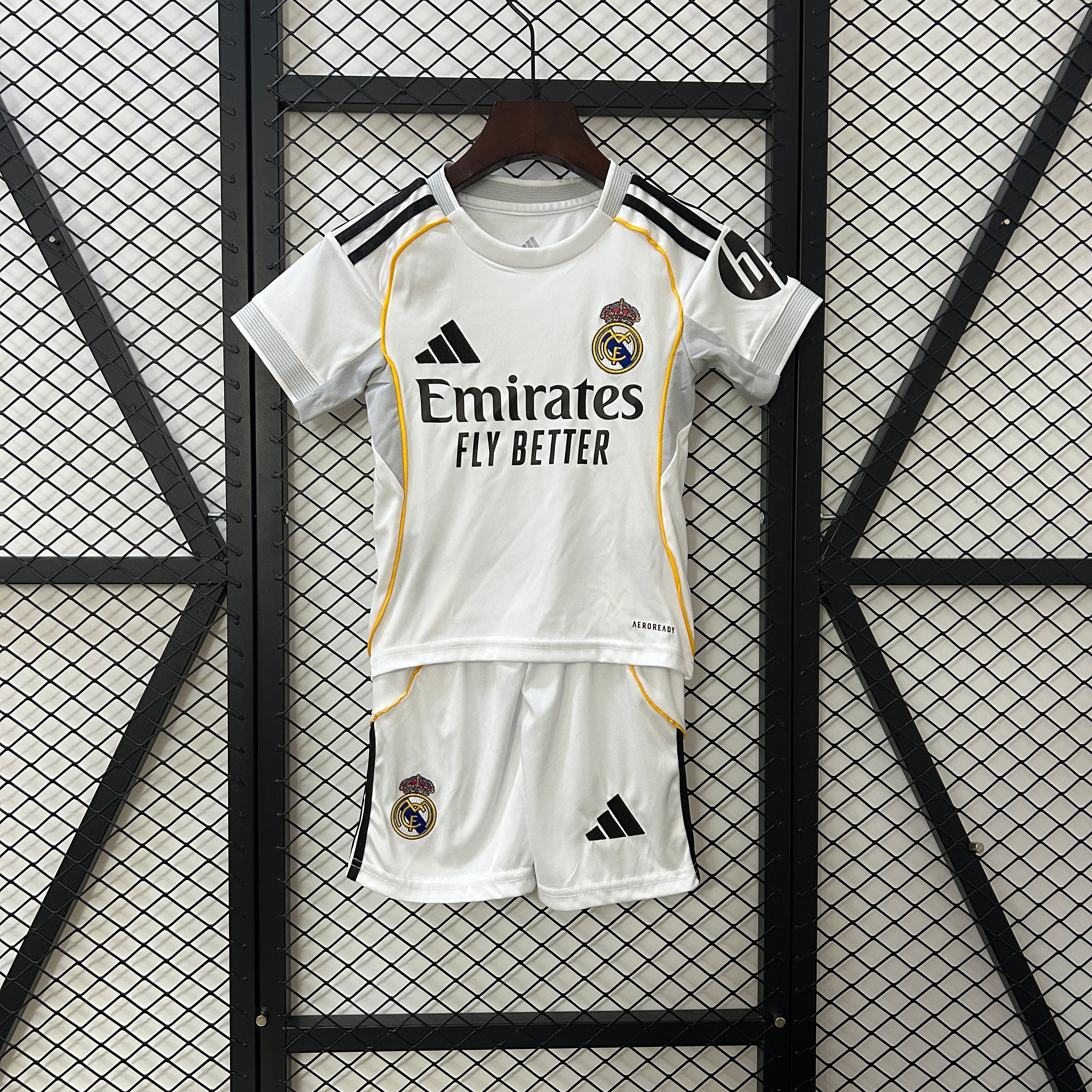 25/26 kids Real Madrid home size: 16-28