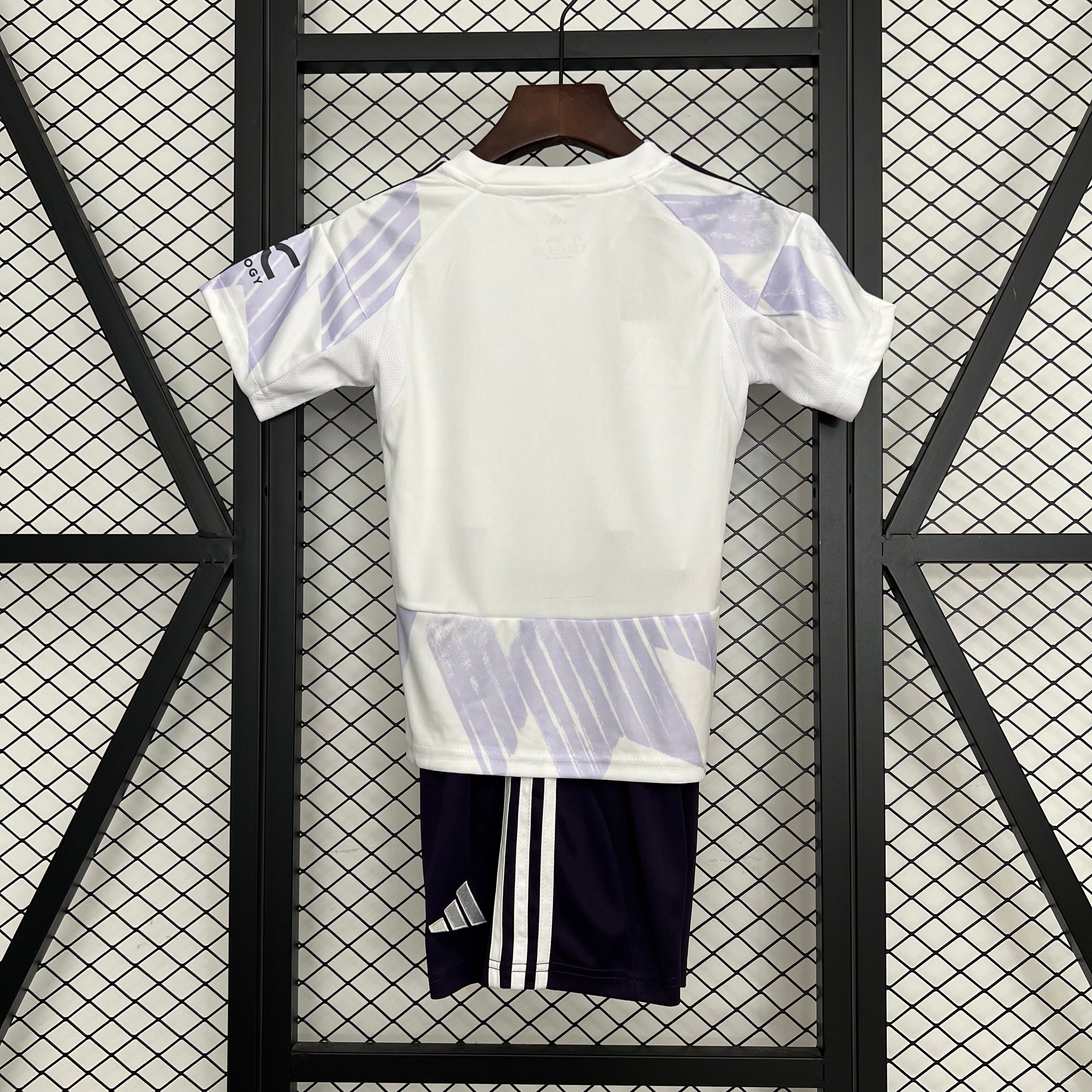 25/26 Kids M-U Away Size: 16-28