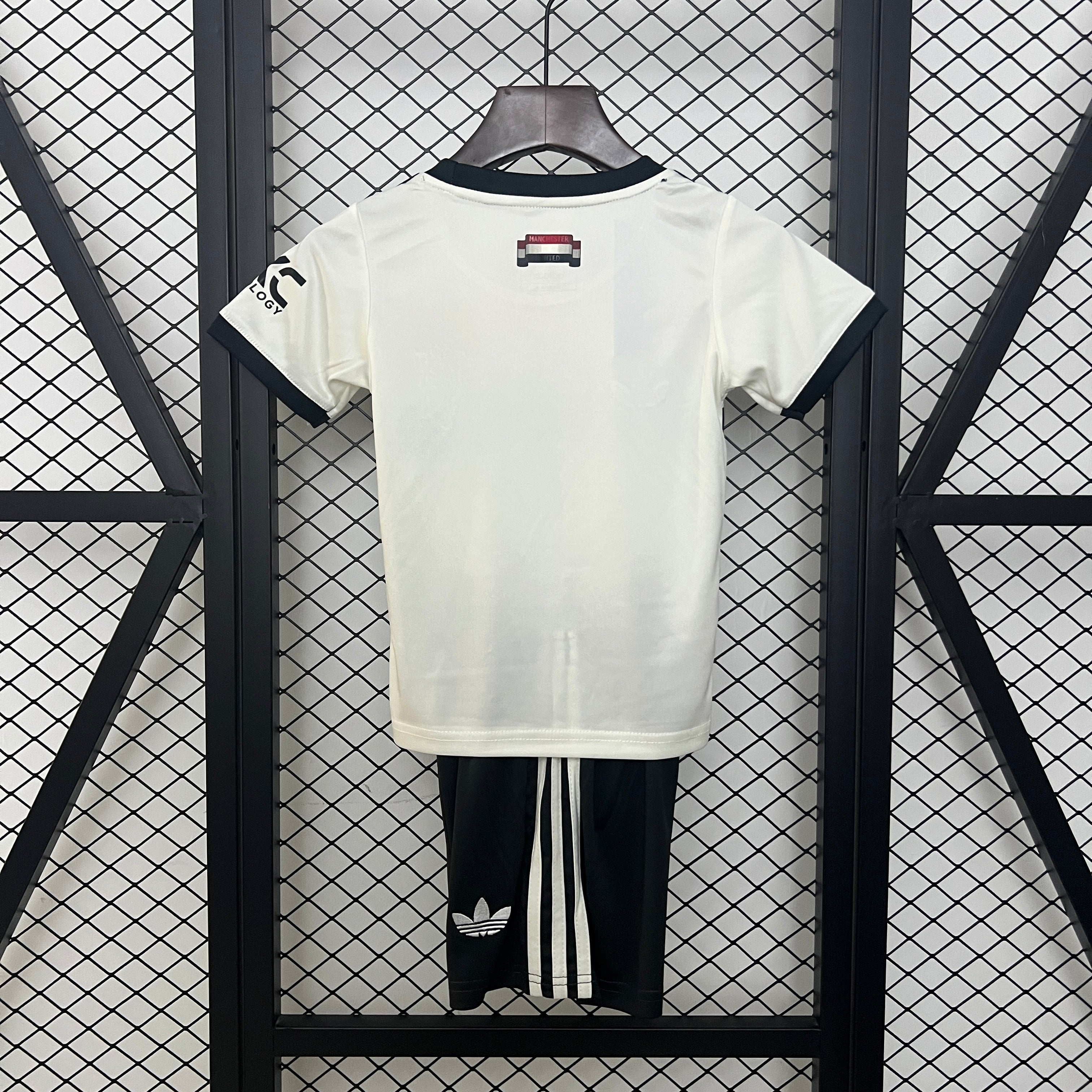 24/25 kids M-U third away size 16-28