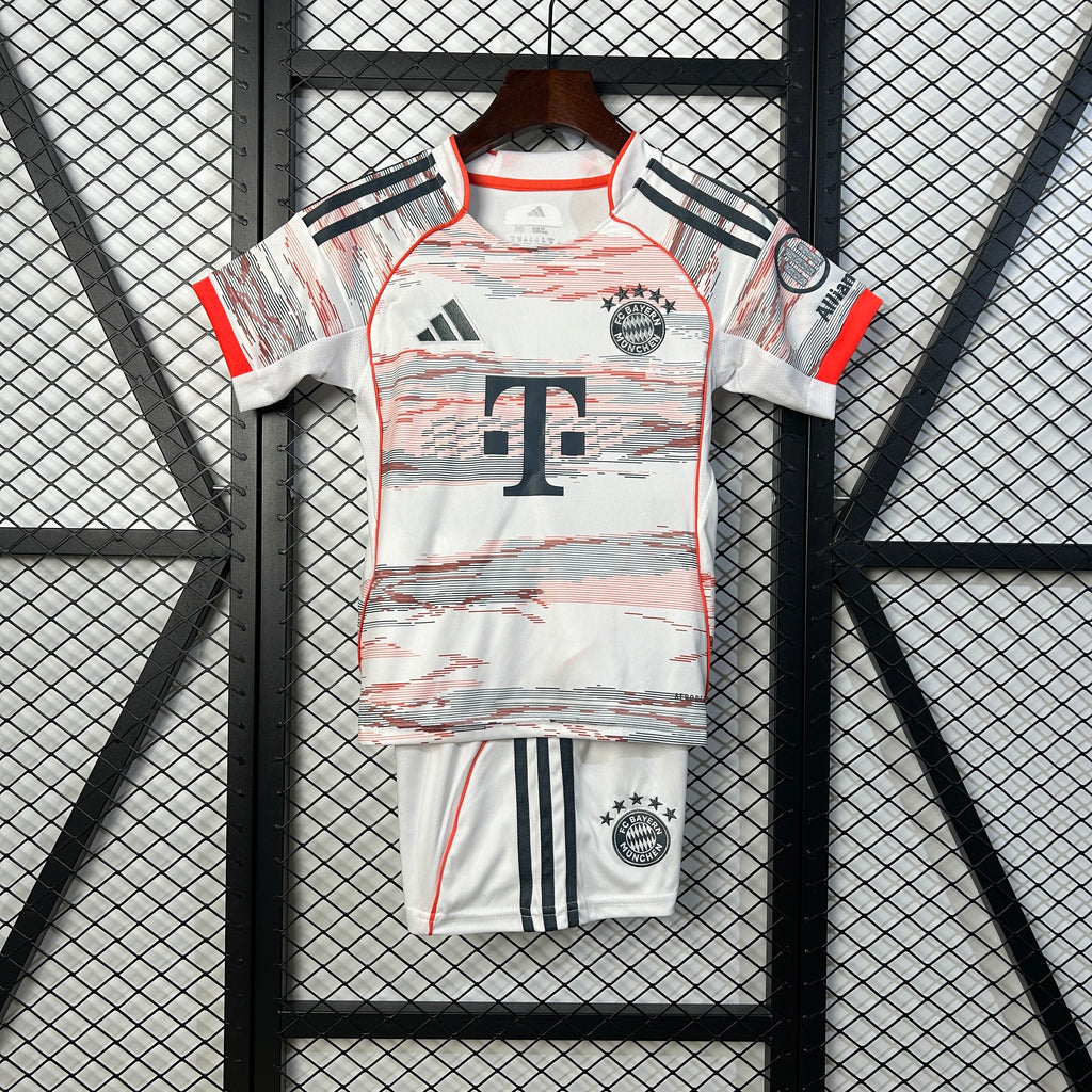 25/26 kids Bayern Munich Away size: 16-28