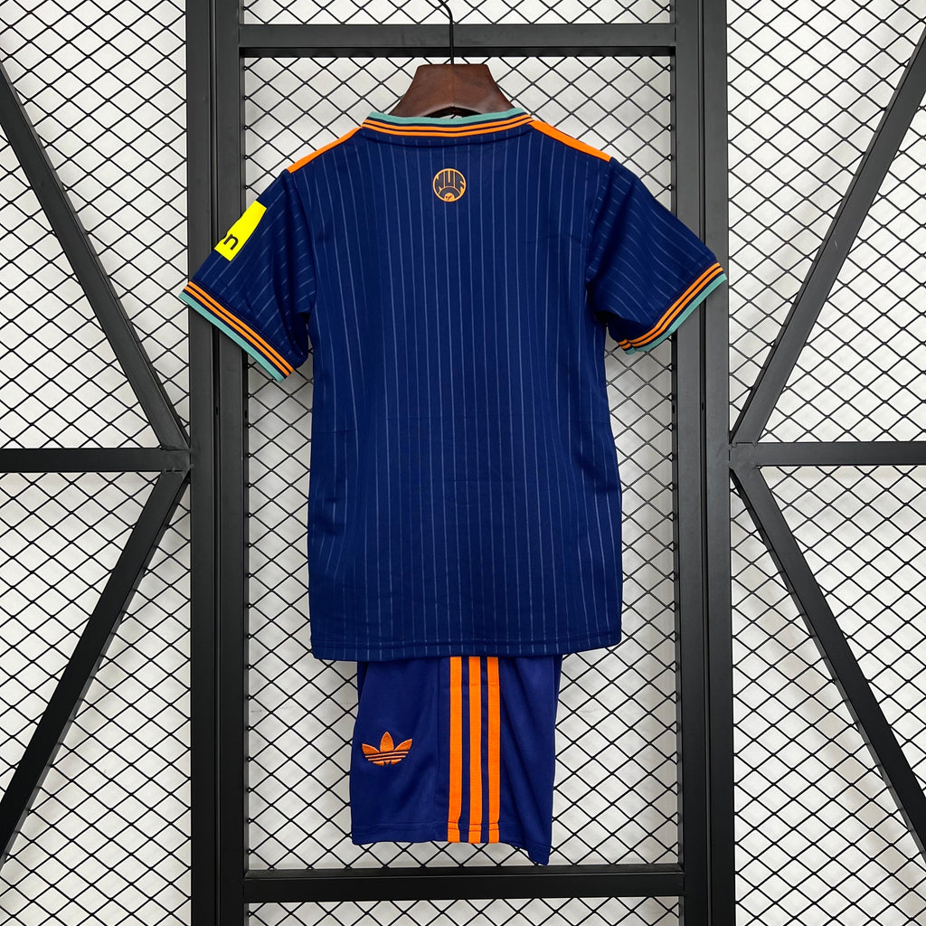 25/26 Kids Newcastle United third away Size: 16-28