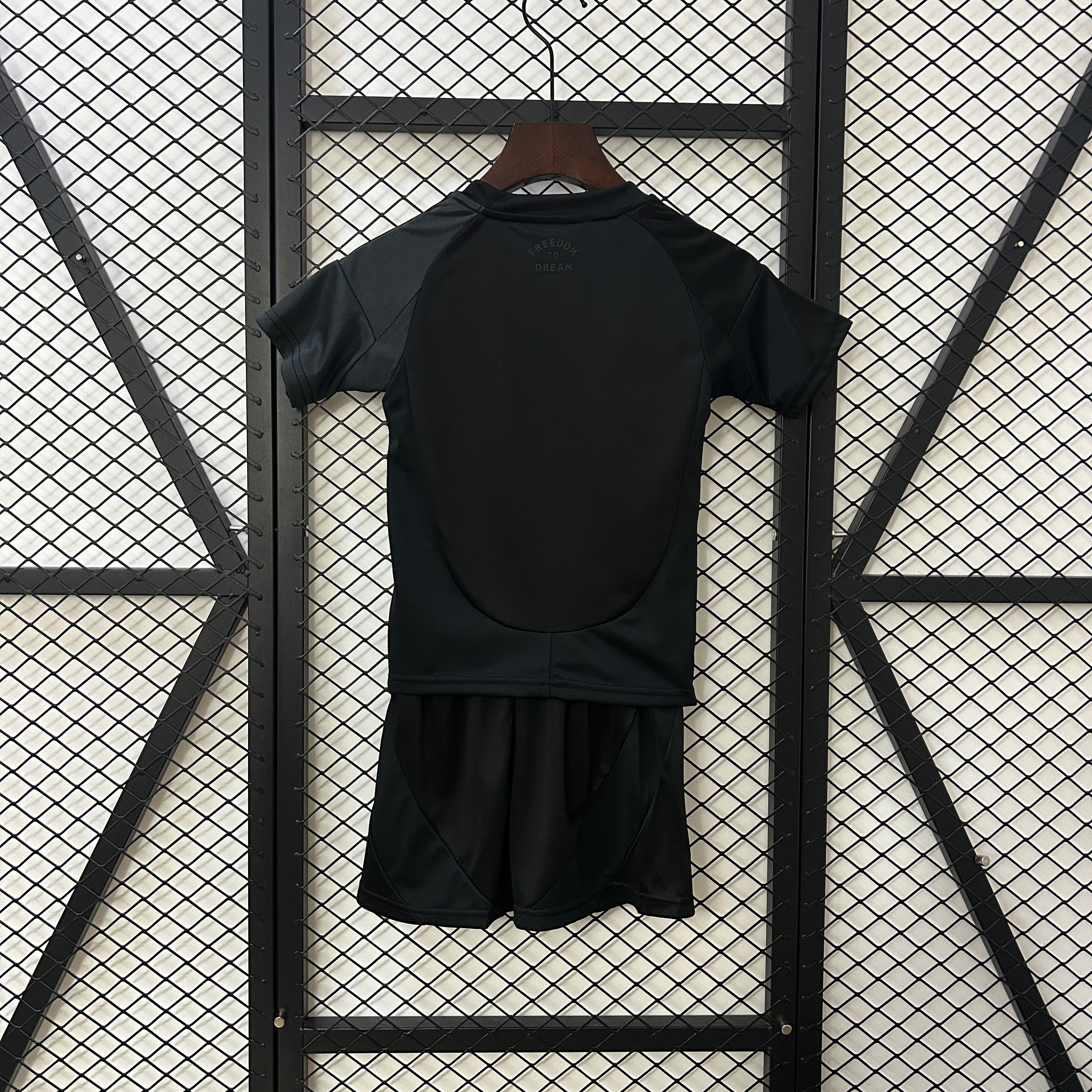 25/26 Kids Miami away size: 16-28