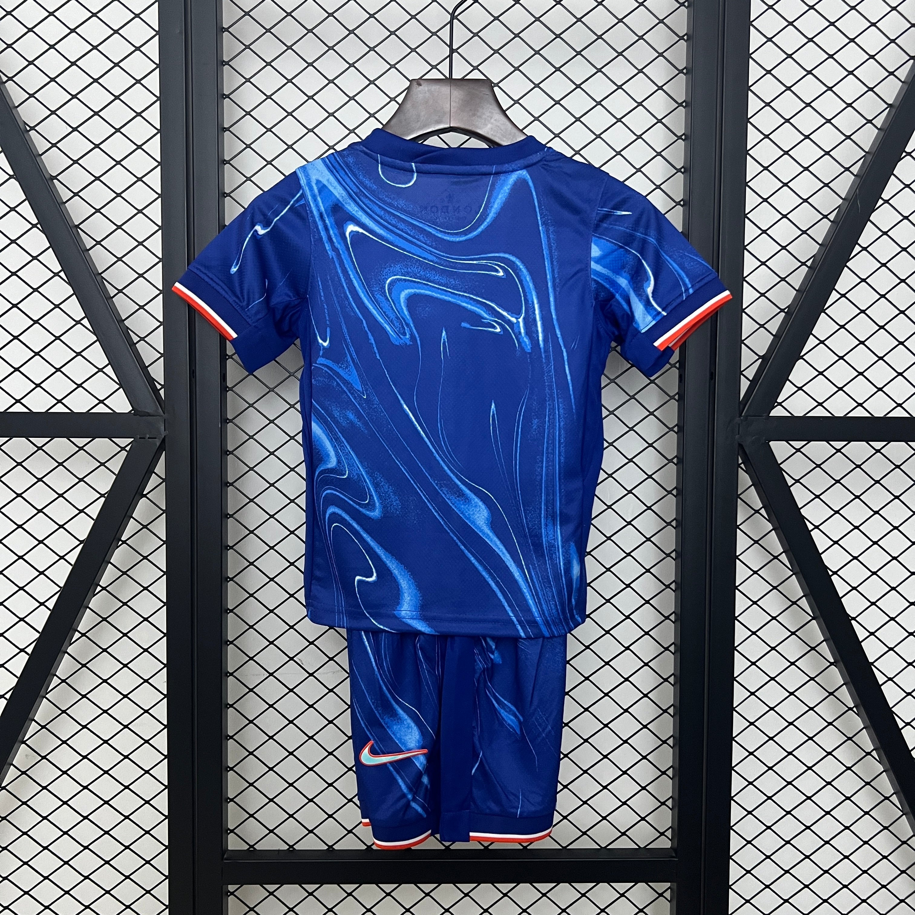 24/25 kids Chelsea home size 16-28