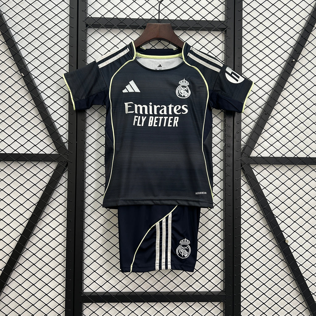 25/26 Kids Real Madrid Away Size: 16-28
