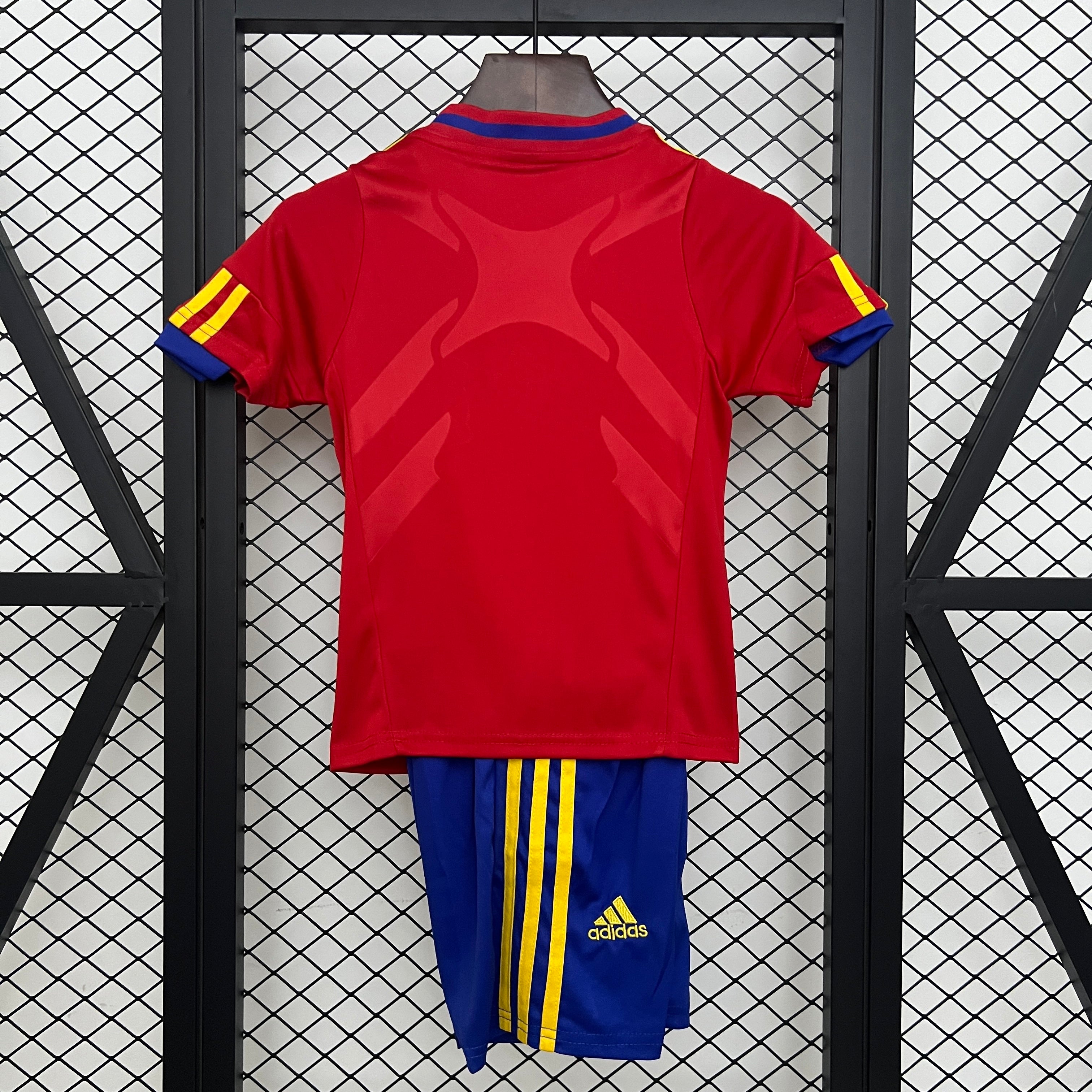 kids Spain 2010 home size: 16-28