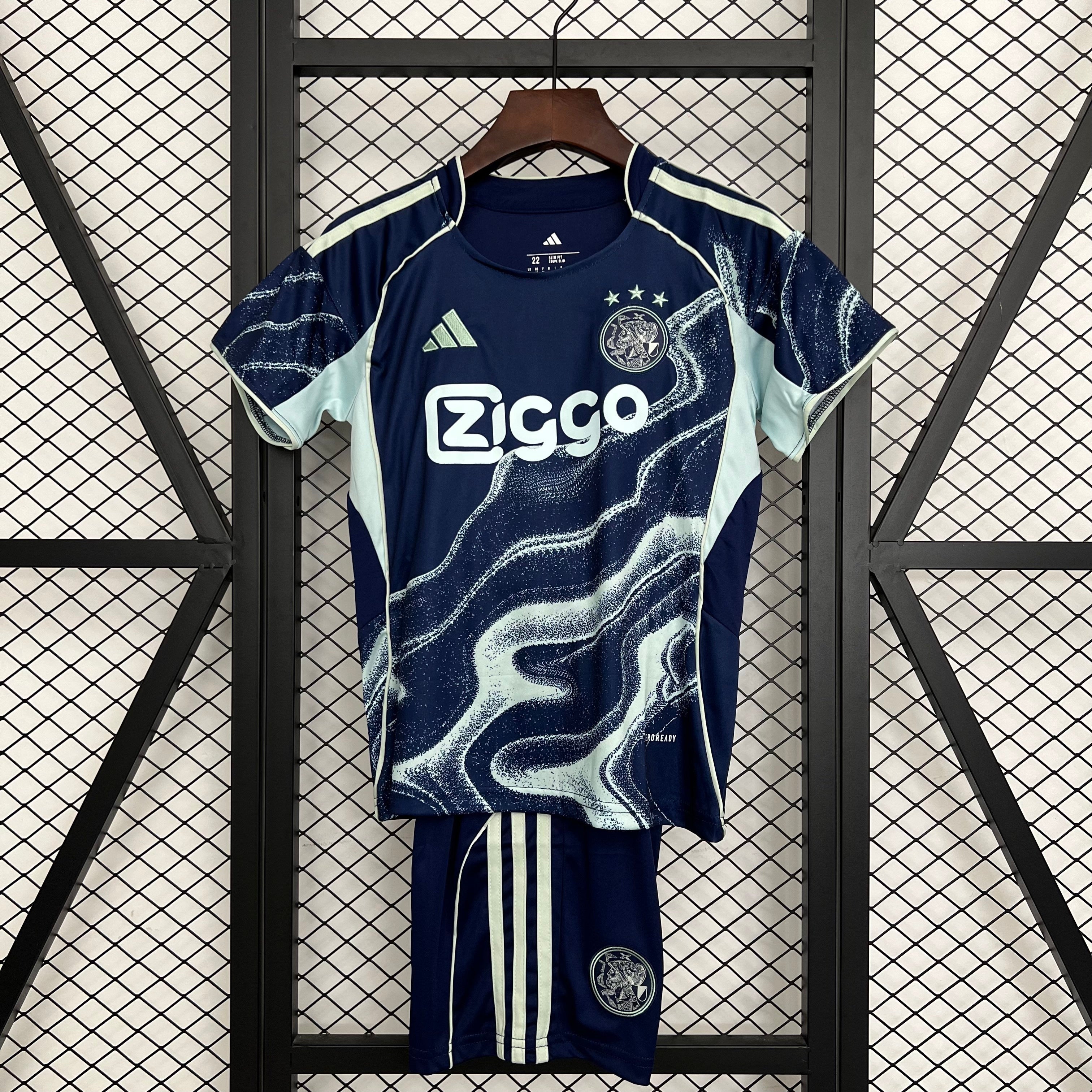 25/26 Kids Ajax away Size: 16-28