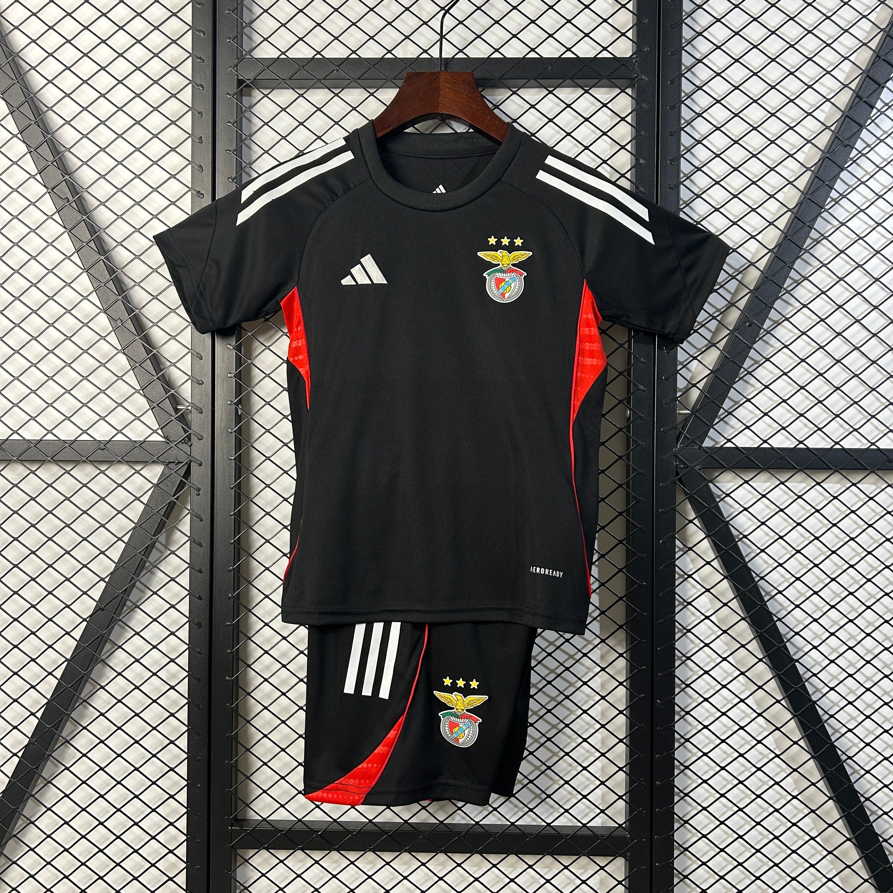 25/26 Kids Benfica Training clothes Size: 16-28