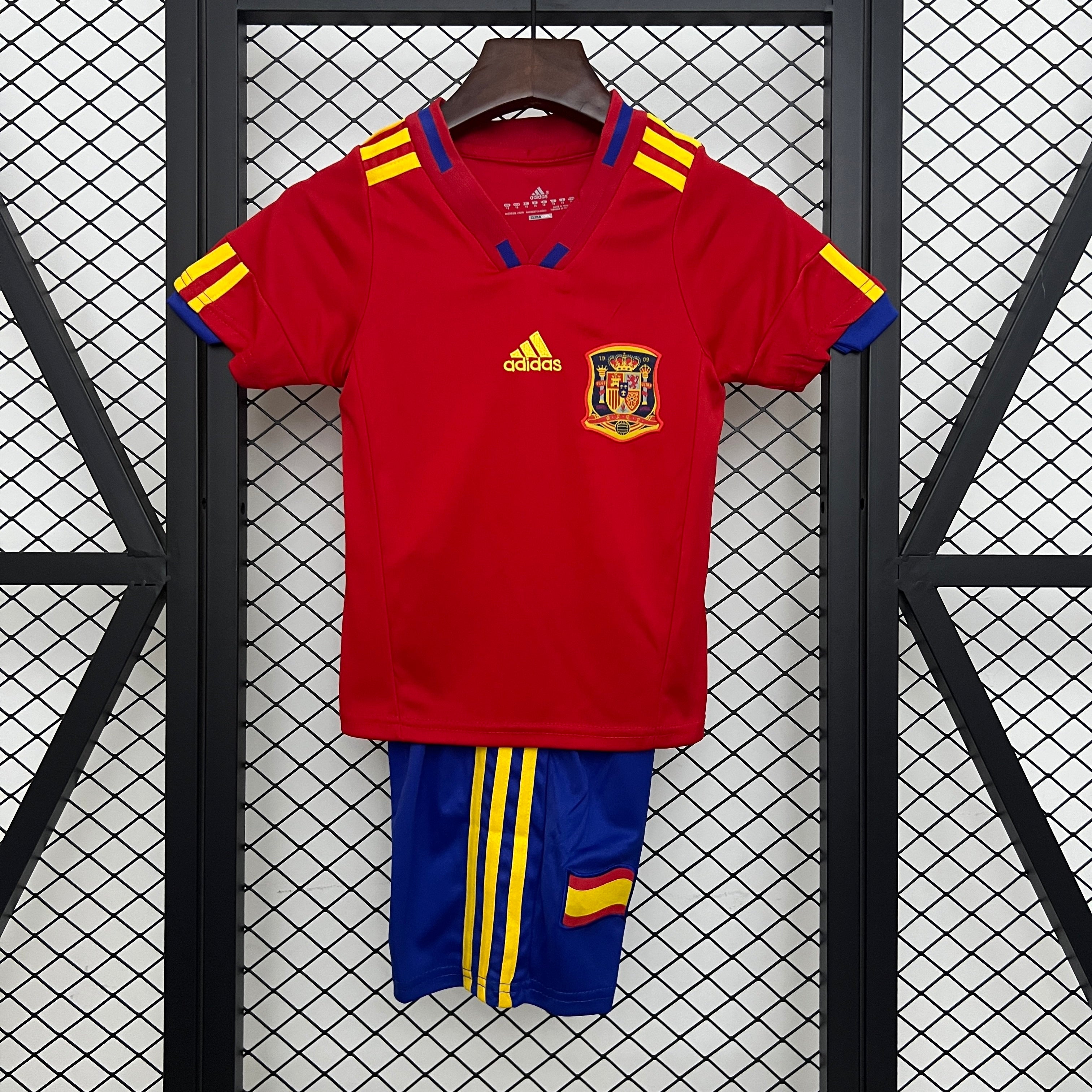 kids Spain 2010 home size: 16-28