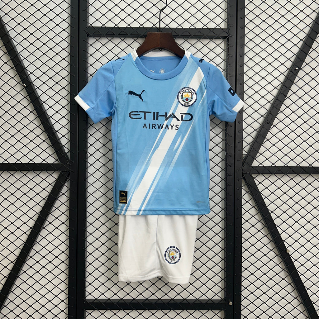 25/26 kids Manchester City home size: 16-28