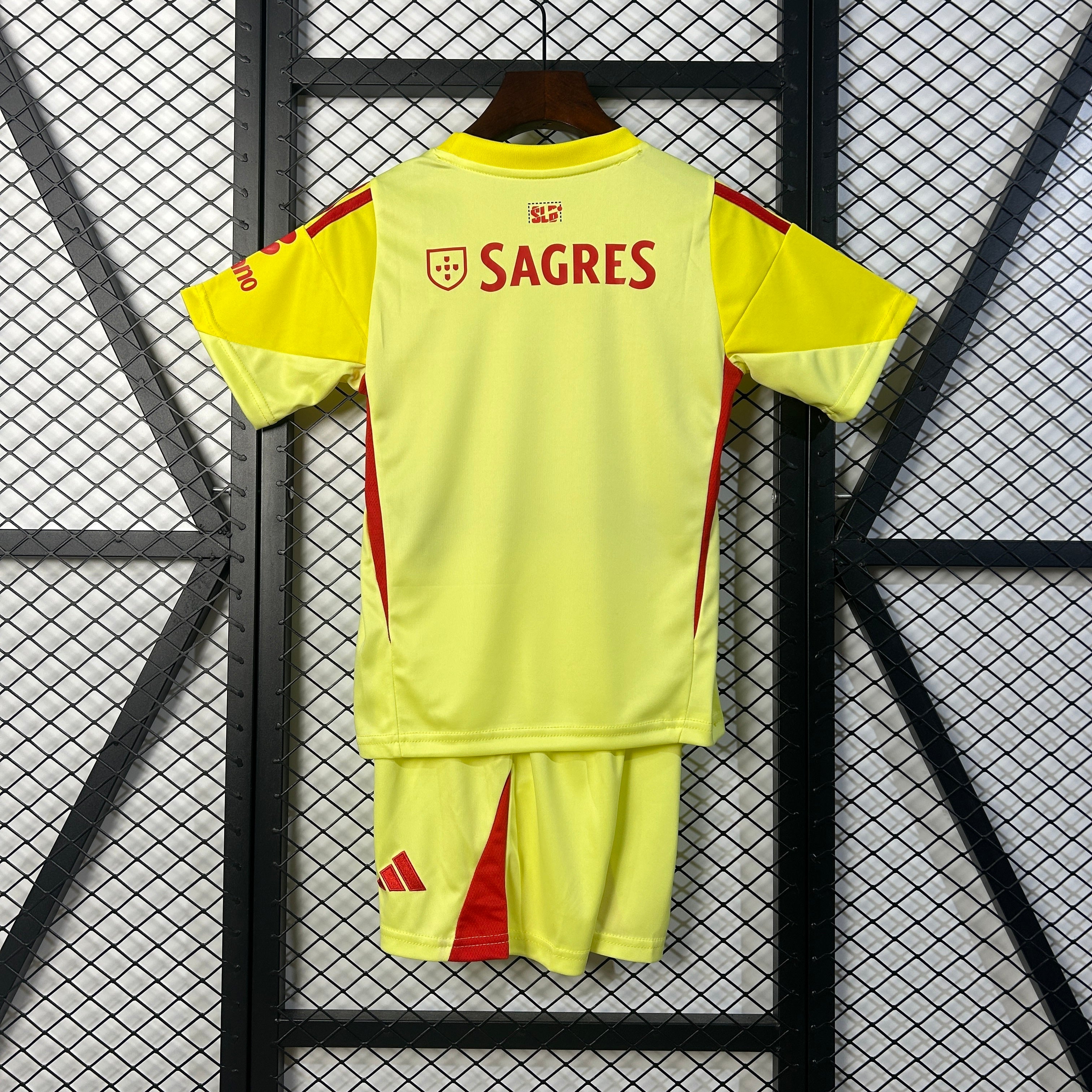 25/26 Kids Benfica goalkeeper Size: 16-28